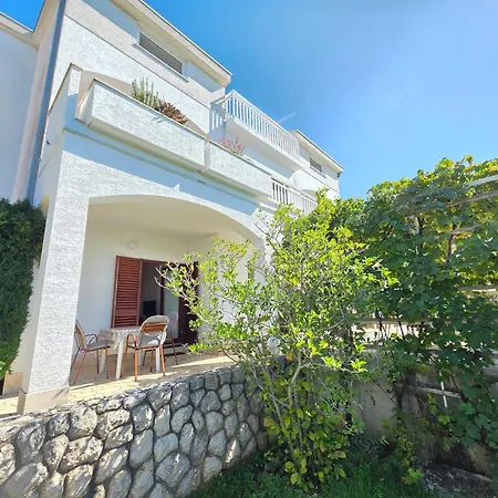 Boti With Terrace Apartament