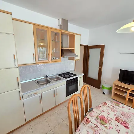 Boti With Terrace Apartment