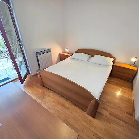 Boti With Terrace Apartment