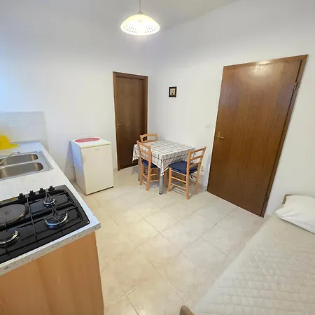 Boti With Terrace Apartment Dramalj