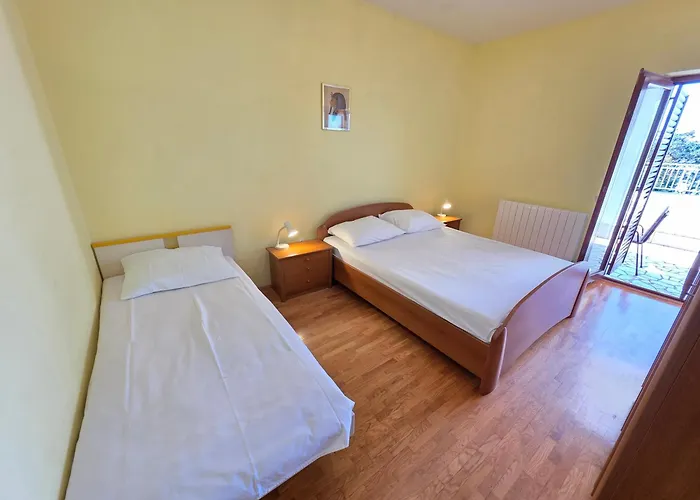 Boti With Terrace Dramalj